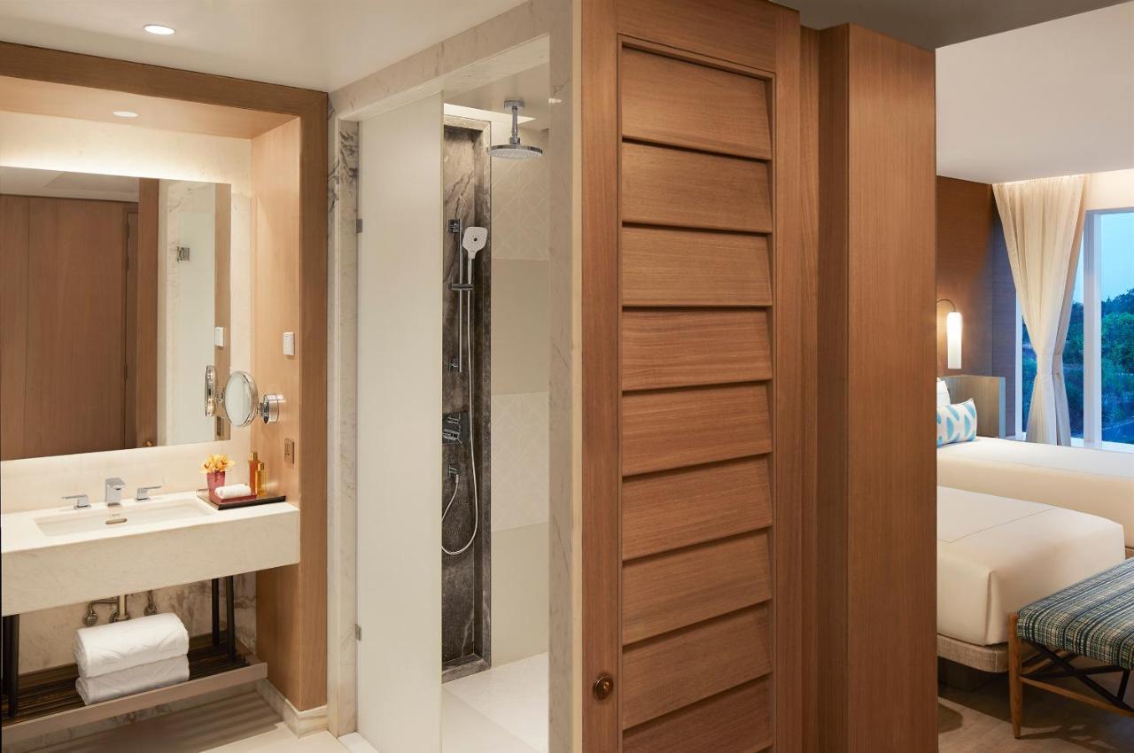 Taj Cidade De Goa Horizon, Goa Panaji Εξωτερικό φωτογραφία A bathroom in a hotel room